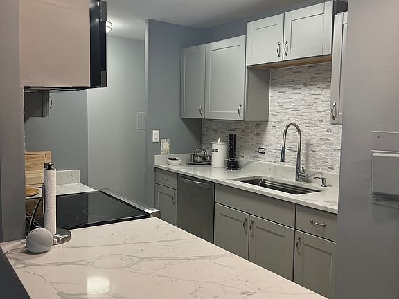 4th image of 6171 N Sheridan Rd APT 304