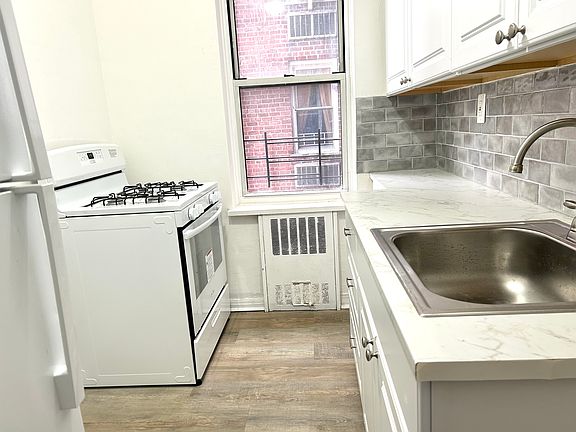 3rd image of 610 Waring Ave APT 4L
