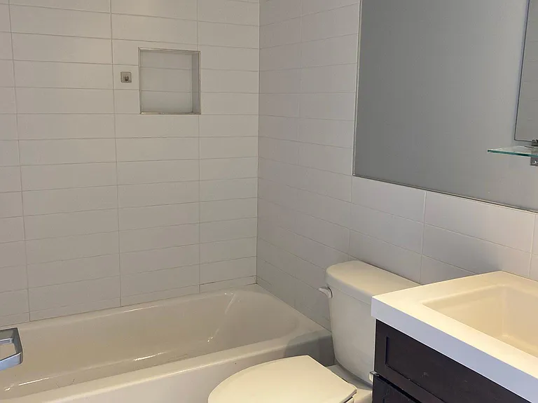535 N Budd St #3E — Photo 8