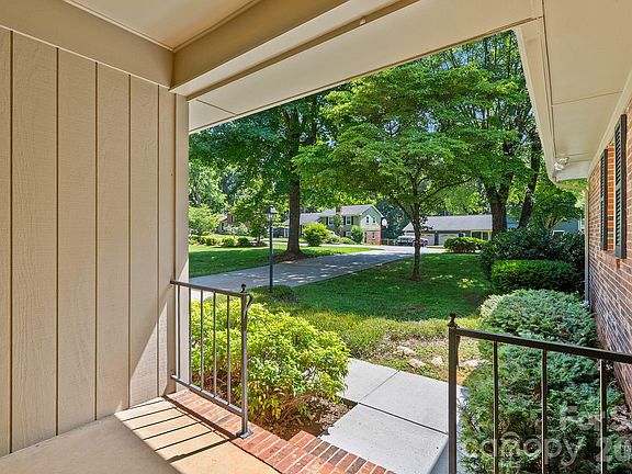 5th image of 138 Castlerock Dr