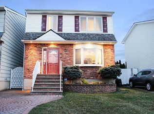 23 Teakwood Ct, Staten Island, NY 10308