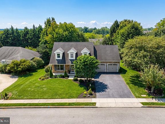 5th image of 717 Ash Dr