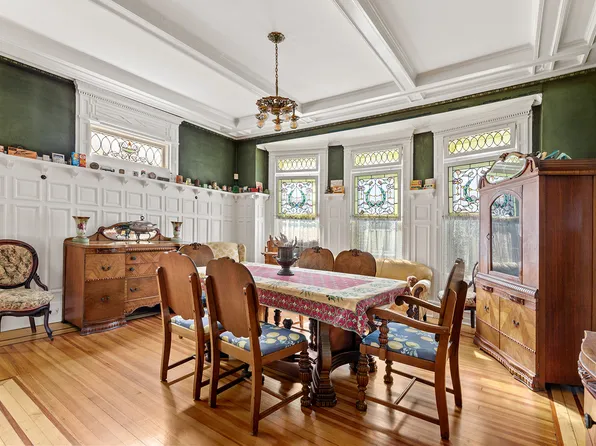 257 East 19th Street image 3 of 6