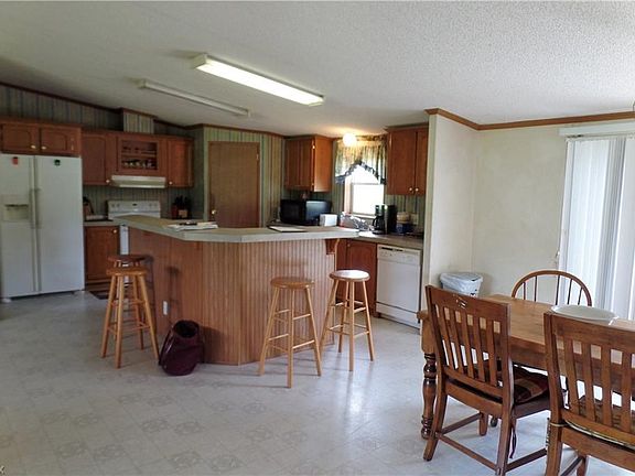 Open floor-plan with all appliances