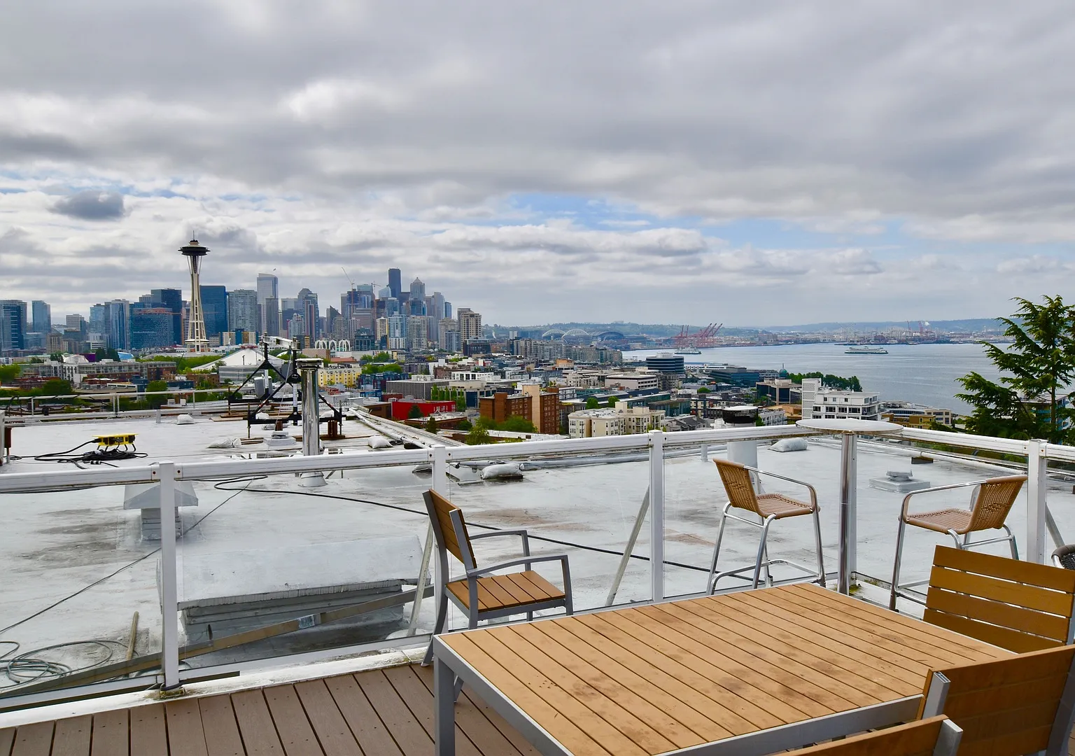 Spacious Queen Anne One Bedroom - Available 11/7/2026! — Photo 4