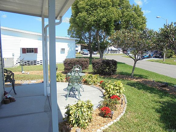SIDE PATIO