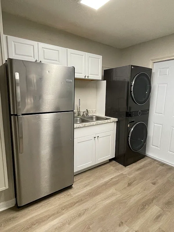 1575 West 19th Street, Unit 3 — Photo 3