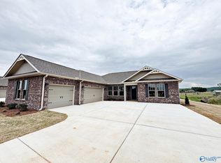 1045 Maplehurst St, Decatur, AL 35603