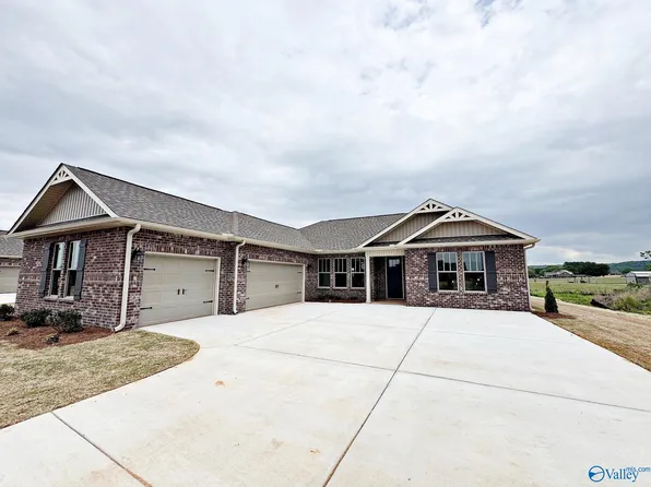 1045 Maplehurst St, Decatur, AL 35603