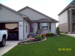 37753 Circle Dr, Harrison Township, MI