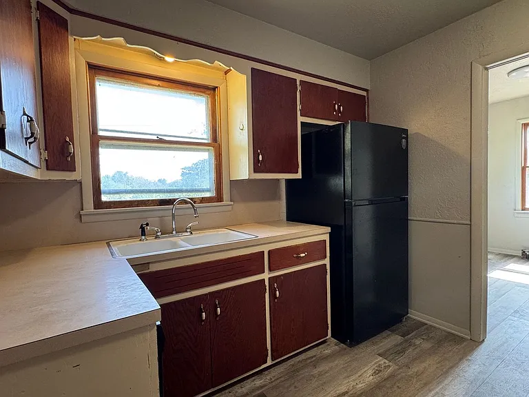 3818 NW Lake Ave — Photo 3