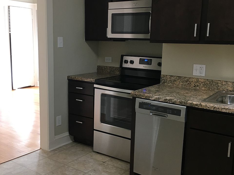 1st image of 807 W Cornelia Ave APT 2W