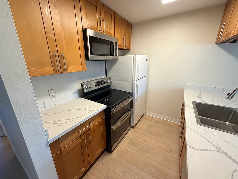 Campbell Square Apartments — Photo 13