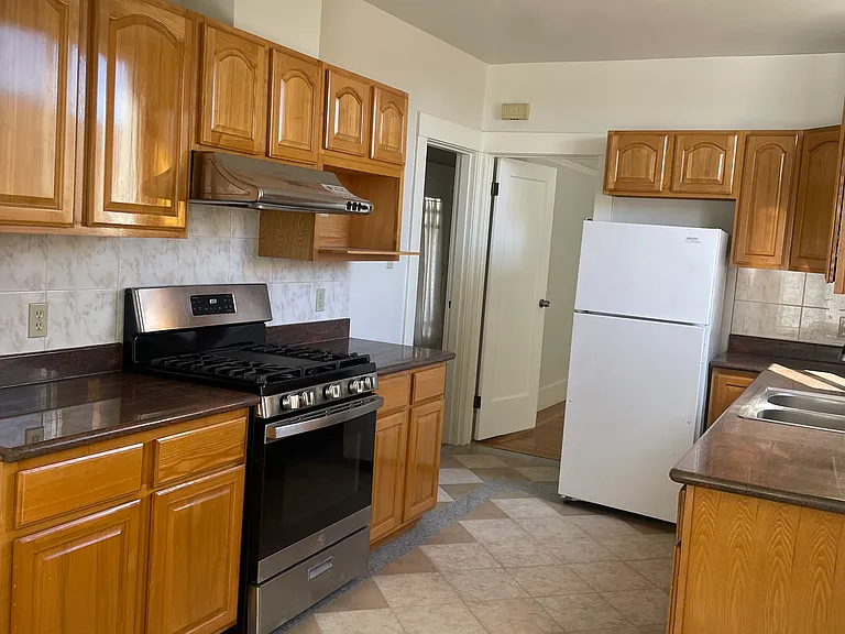 227 Louisburg St #UP — Photo 1