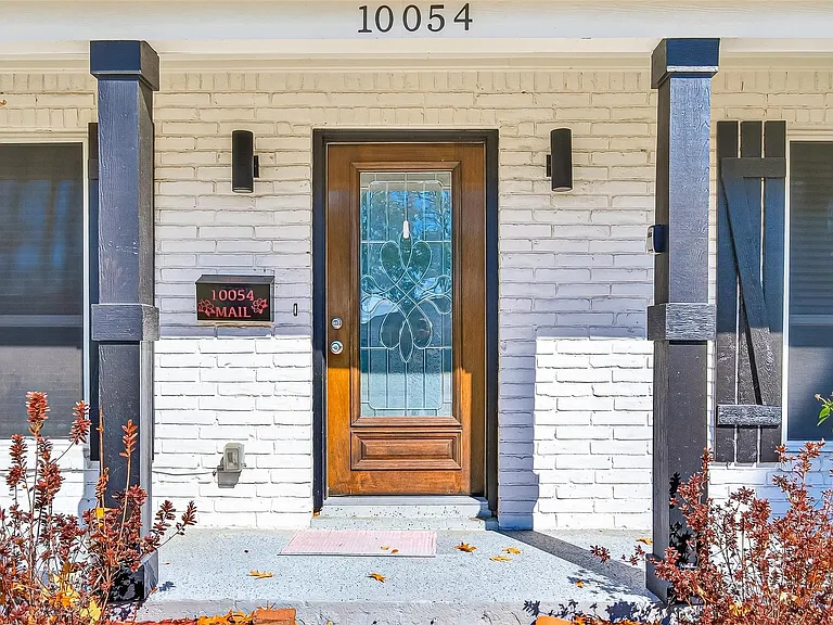 10054 Cedardale Dr — Photo 4