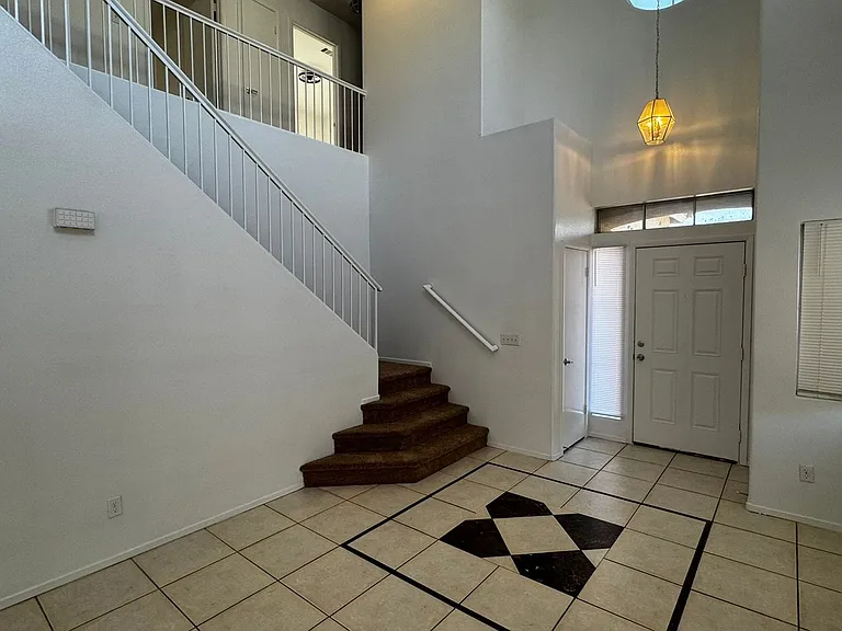7290 Golden Star Ave — Photo 4