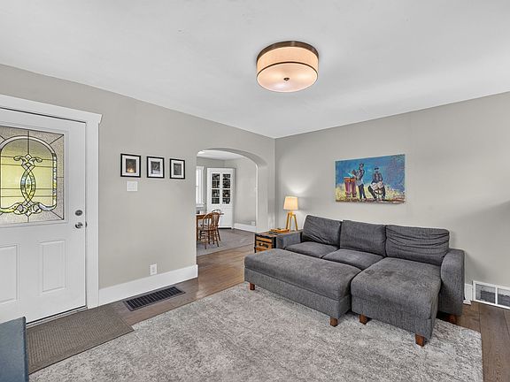 5th image of 574 E Driggs Ave S