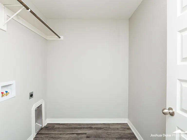 5924 W Mecklin St — Photo 36