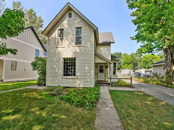 320 W 16th St, Traverse City, MI 49684