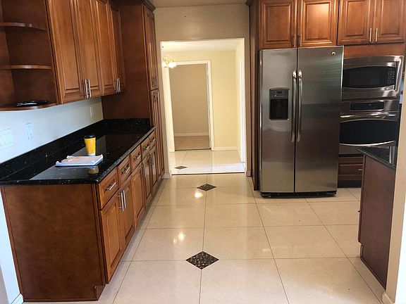 5th image of 421 Greathouse Dr