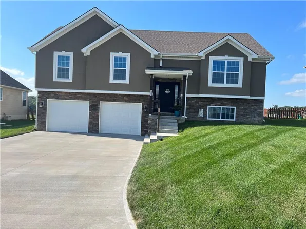 13965 Dakota Ct, Saint Joseph, MO 64505