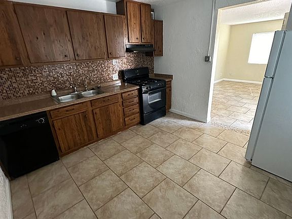 3rd image of 2518 Alvarado Dr NE