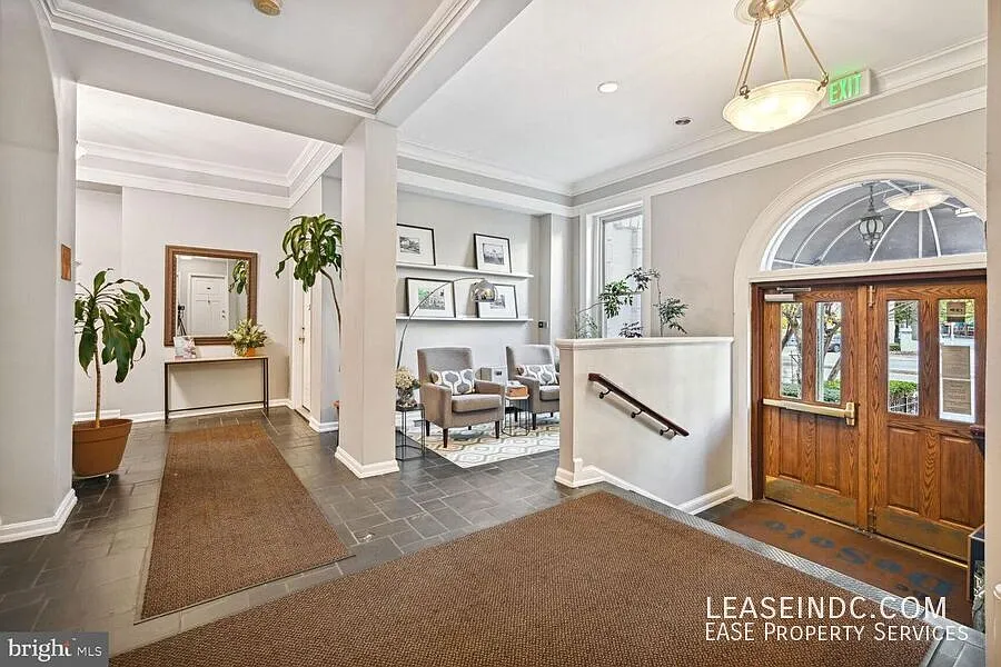 Studio, 400 sqft, $1,800 — Photo 2