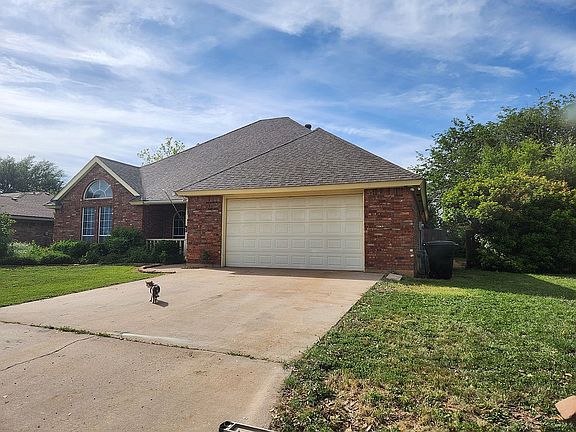 Huge garage, lots of parking