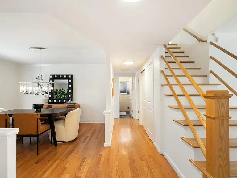 1602 Sheffield Ave — Photo 12
