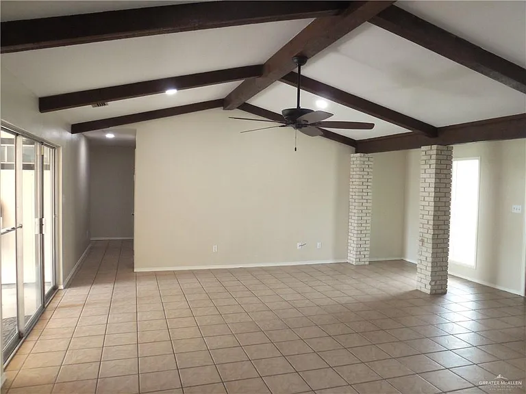 118 E Iris Ave — Photo 3