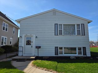 221 W 10th Ave, Oshkosh, WI 54902