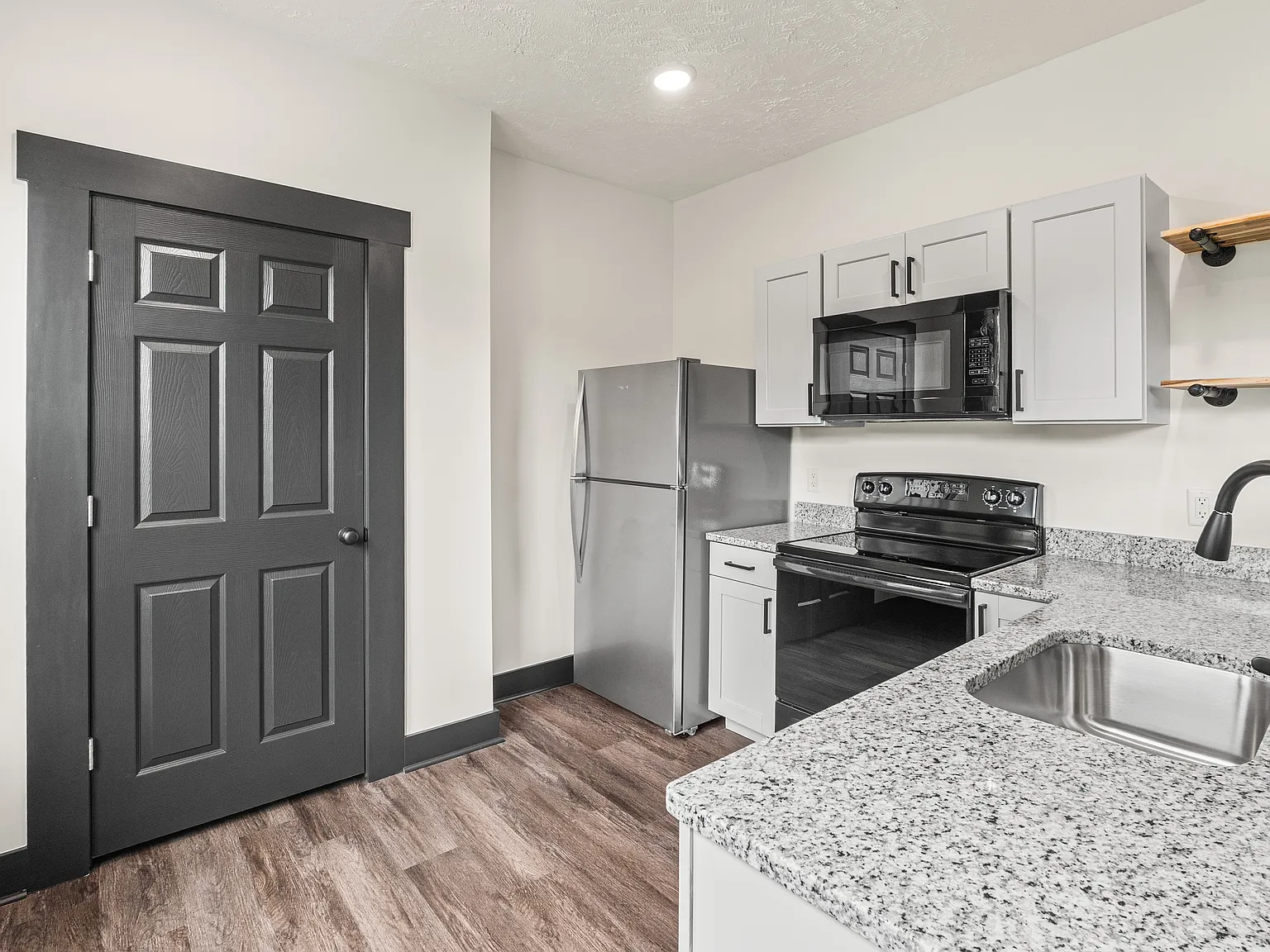 3 bed, 1600 sqft, $1,800 — Photo 3