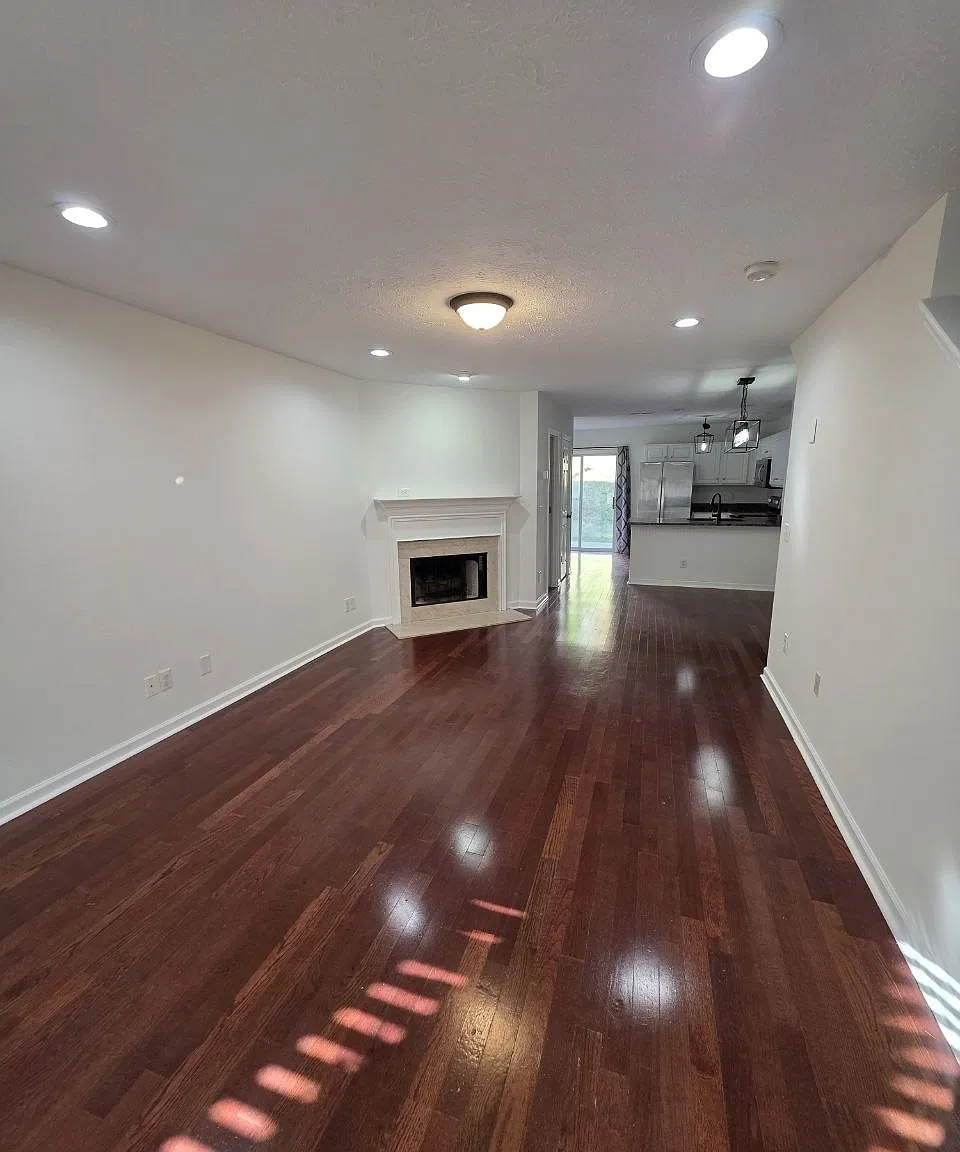 2 bed, 2.5 bath, 1216 sqft, $1,950 — Photo 2