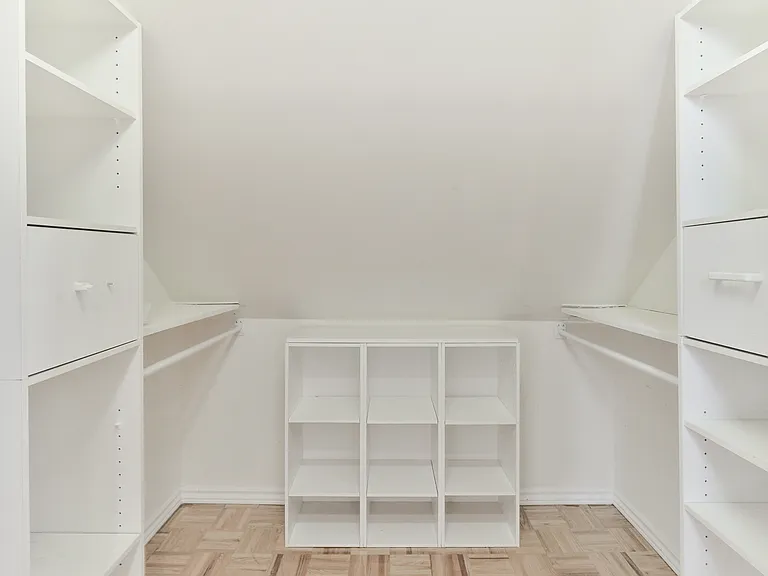 938 Avenue Rd #3 — Photo 19