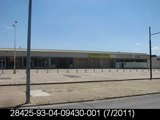 Admiral Shopping Center - 3730 — Photo 2