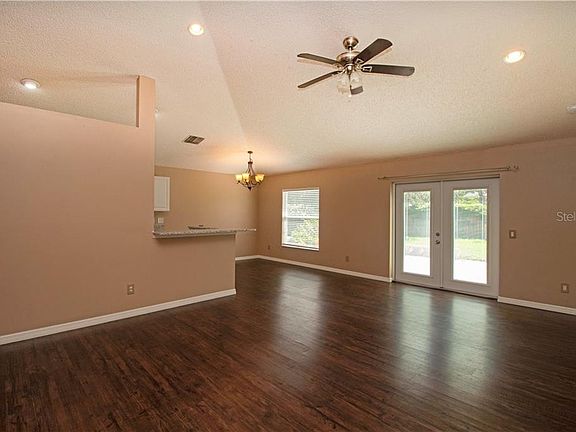 3rd image of 2085 Mary Sue St