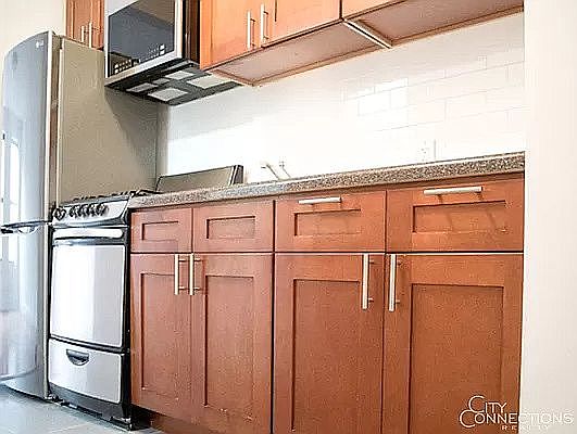 3rd image of 411 W 50th St #5CD