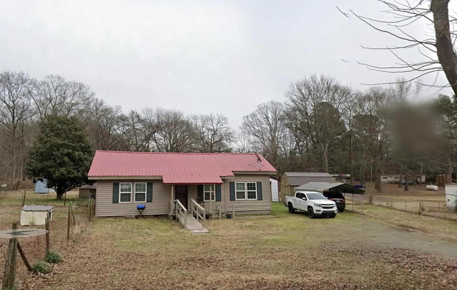 3 bed, 900 sqft, $900 — Photo 1