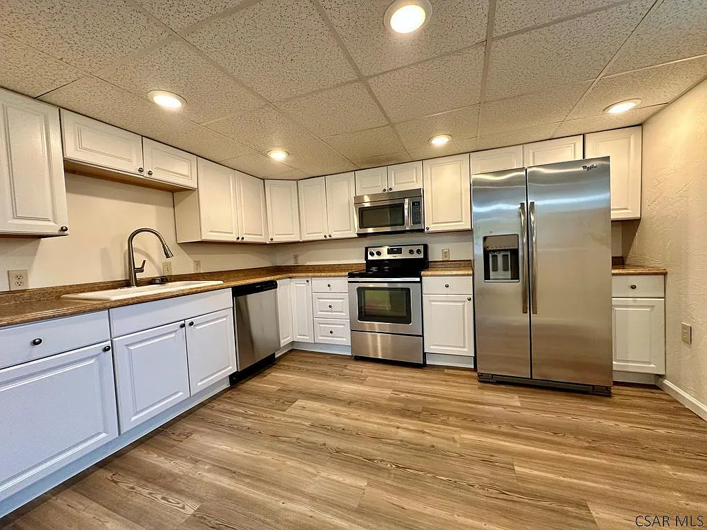1 bed, 1.0 bath, $1,095 — Photo 3