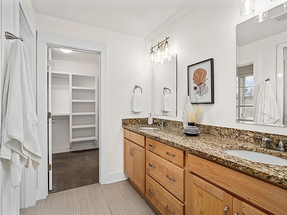 4th image of 1734 McKinney Ave