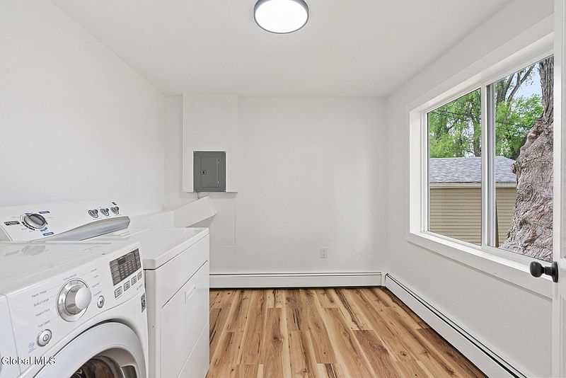 5th image of 10 Perry Avenue