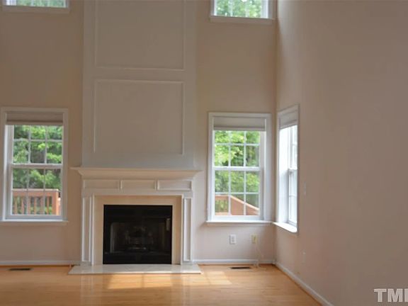 3rd image of 2419 Summit Dr