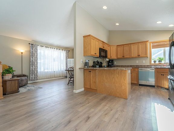 4th image of 146 Boulder Pl