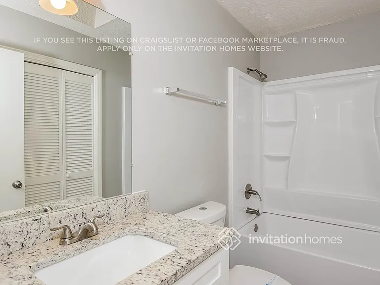 303 Park Sq — Photo 14