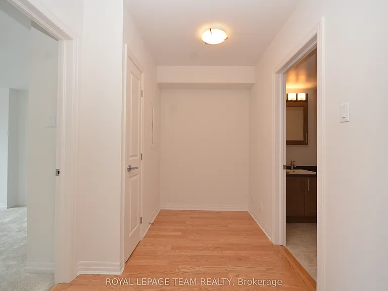 242 Rideau St #404 — Photo 23