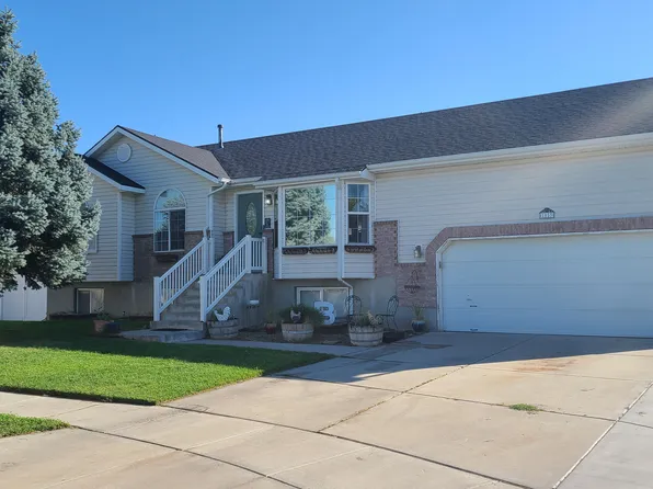 1053 S Killarney Dr, Syracuse, UT 84075