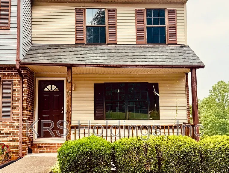 16 Nags Head Ct — Photo 1