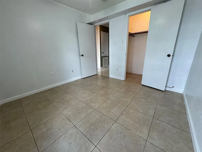 4703 Rivertree Ln — Photo 12