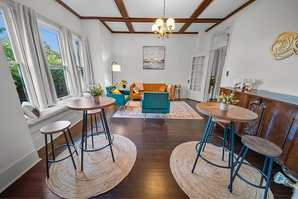 6 bed, 3108 sqft, $750 — Photo 2