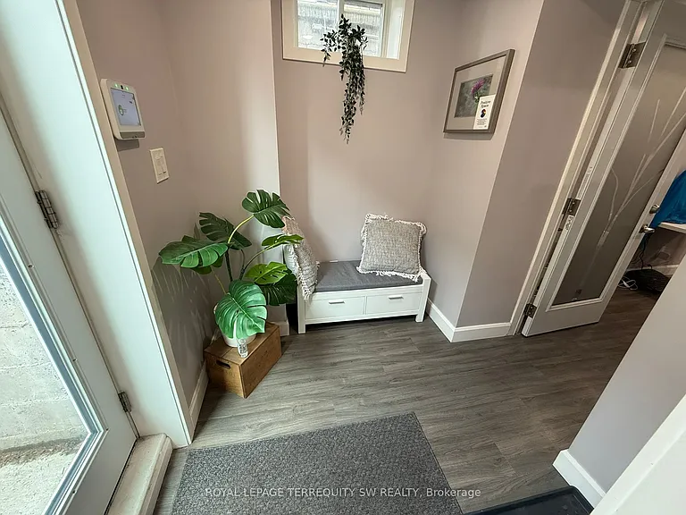 2134 Dundas St W #1 — Photo 5
